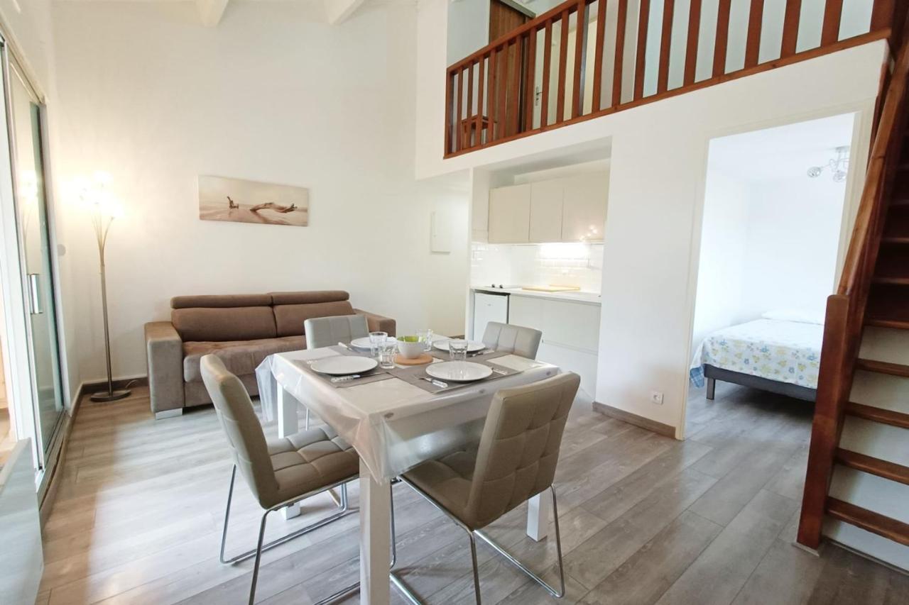 Spacious Sea View Apart At 50M From The Beach 방돌 외부 사진