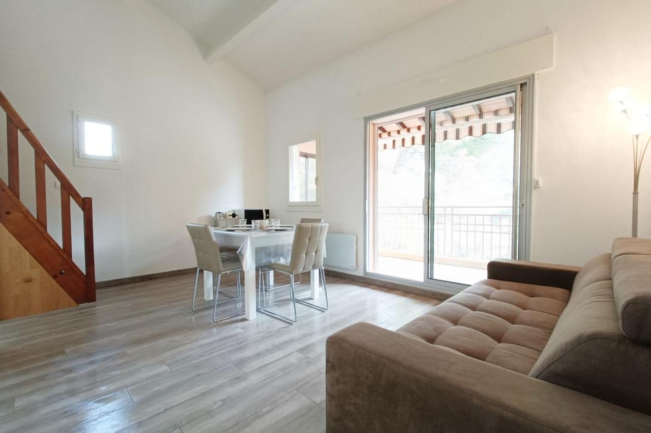 Spacious Sea View Apart At 50M From The Beach 방돌 외부 사진